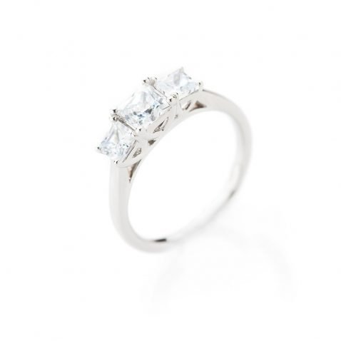 Heidi Kjeldsen Magnificent Princess Cut Diamond Three Stone Ring ALT1 R1104