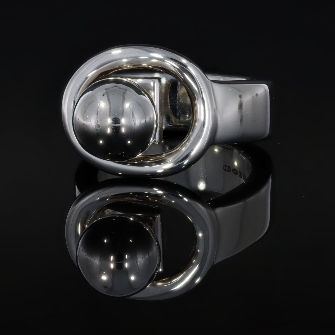 Silver Globe ring with interchangeable ball by Heidi Kjeldsen Jewellery R1205 black