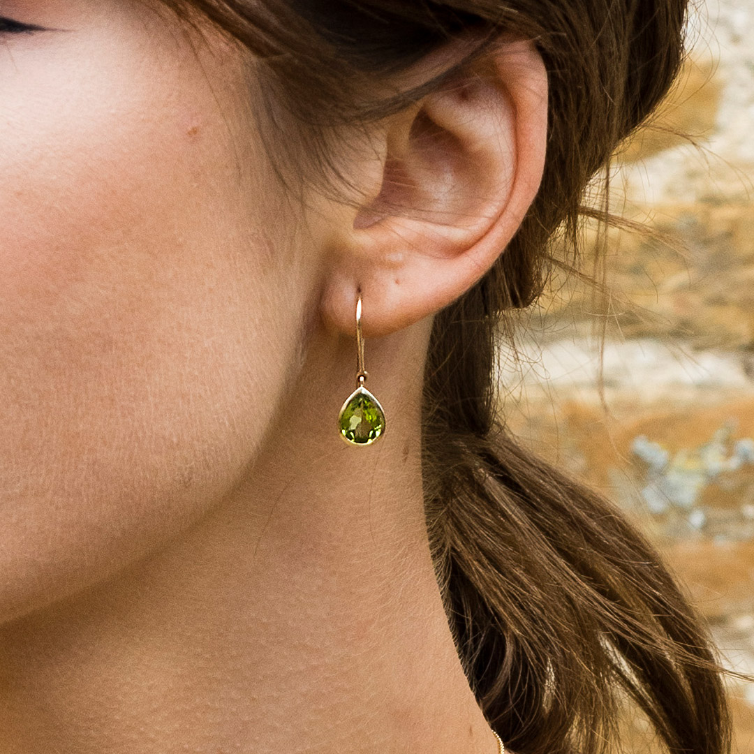 Heidi Kjeldsen Elegant Vibrant Green Natural Peridot And Gold Drop Earrings - ER2353 model