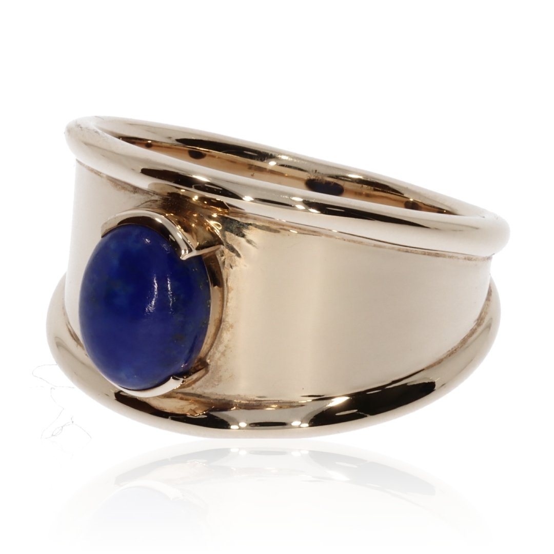 Striking Lapis Lazuli and Gold Ring.