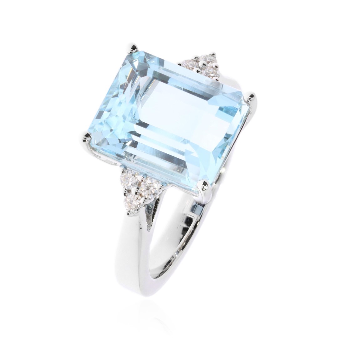 Aquamarine and Diamond Ring By Heidi Kjeldsen Jewellery R1674 Vertical