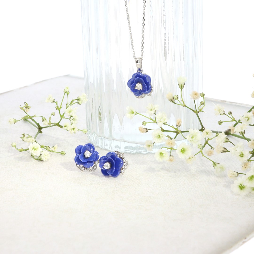 Beautiful Pendant and Earring Set From The Fei Liu’s Blossom Collection